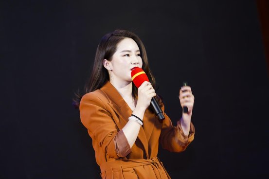 秀高文化APP上线 90后美女总裁暗讽某图软件浮夸,某音低俗